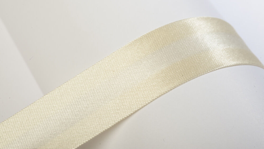schrägband-10m-atlas-satin-25mm-gefalzt-vanillecreme-02